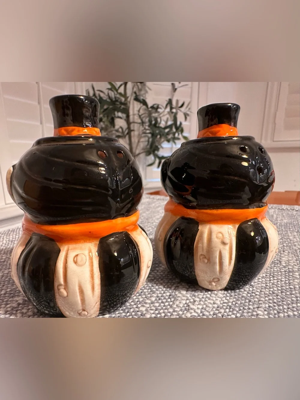 Design Johanna Parker Salt & Papper Shakers  Vampire Figurine Halloween